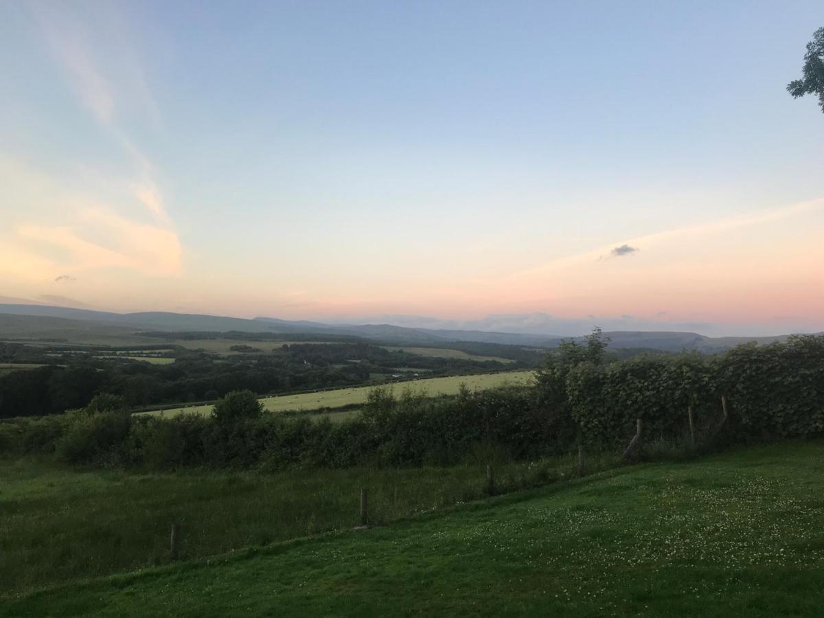 Cwtch Farm Bed & Breakfast Ystalyfera Esterno foto