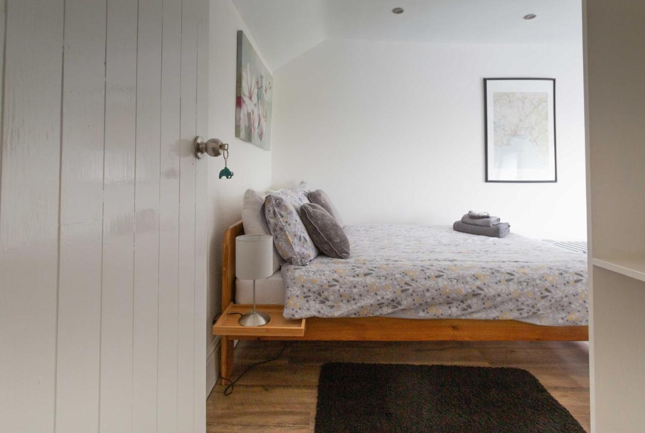 Cwtch Farm Bed & Breakfast Ystalyfera Esterno foto