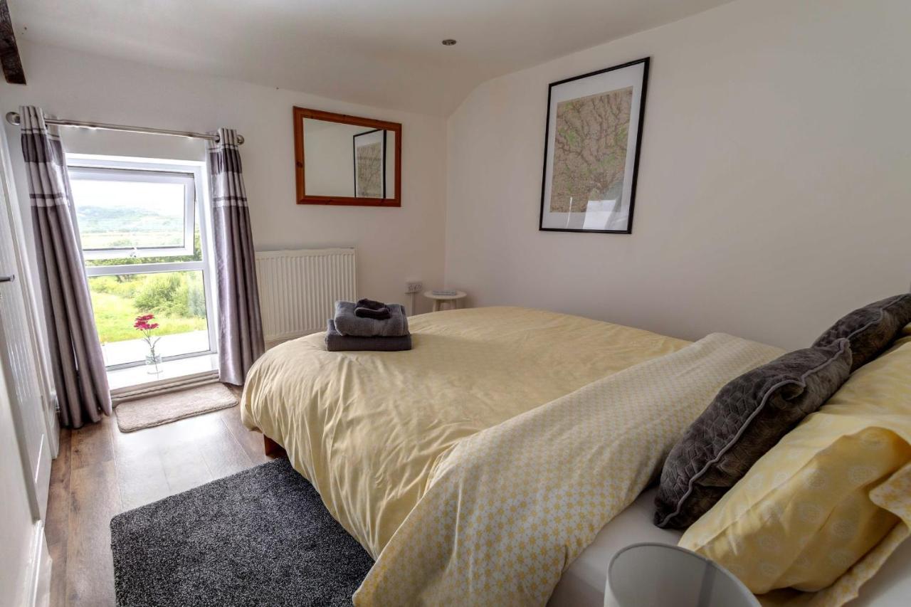 Cwtch Farm Bed & Breakfast Ystalyfera Esterno foto