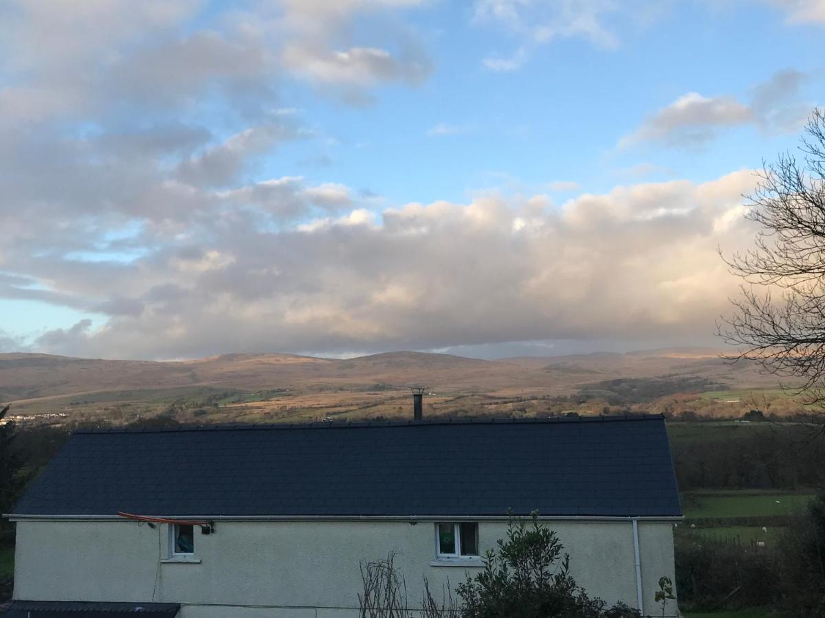 Cwtch Farm Bed & Breakfast Ystalyfera Esterno foto